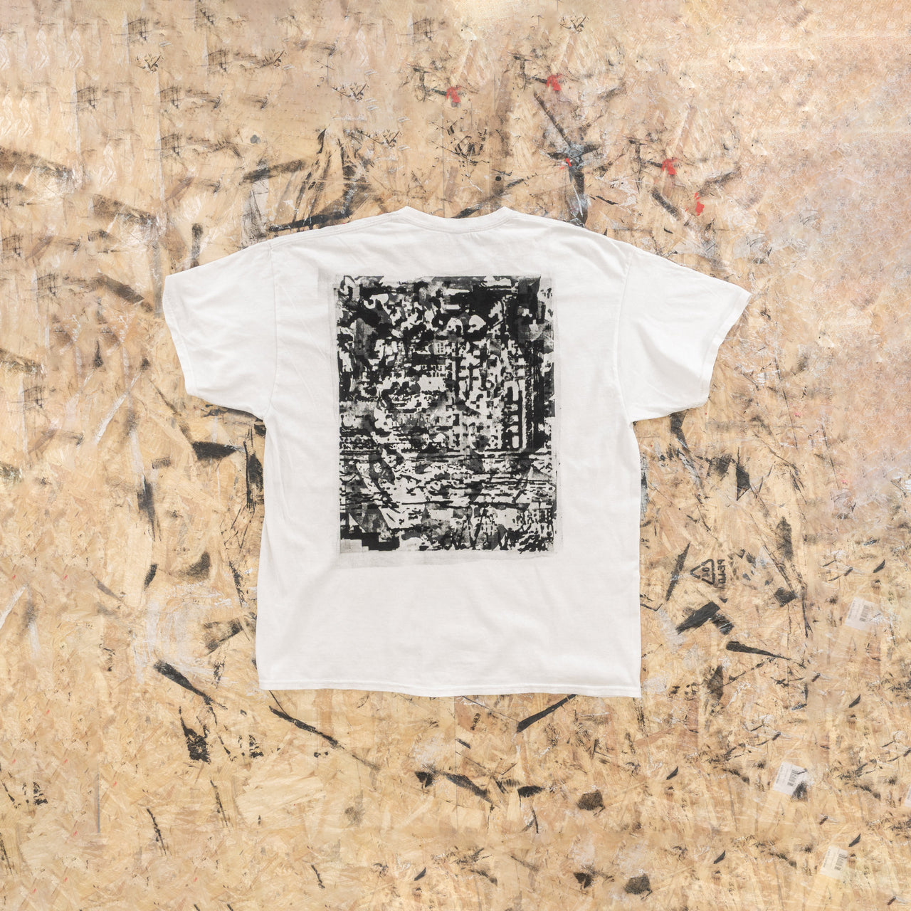 tshirt graphique peint et imprimé en serigraphie