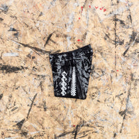 Thumbnail for shorts custom upyclés peint à la main diy avec os et squelettes