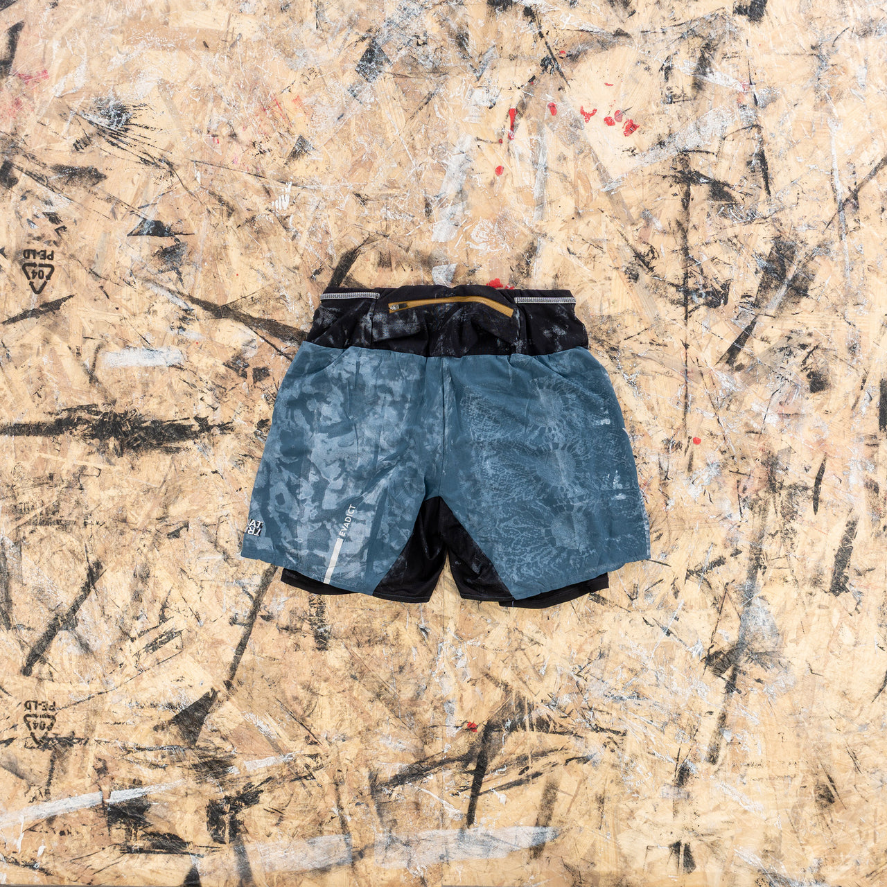 shorts peint  la main streetwear custom et upcyclé