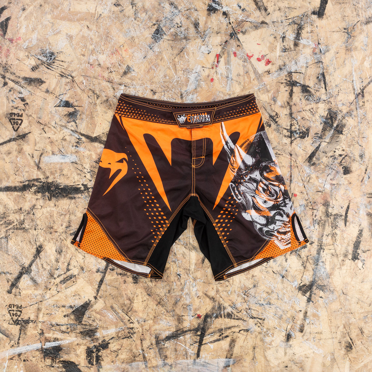 short venum arts martiaux mma combat custom avec masque de Oni